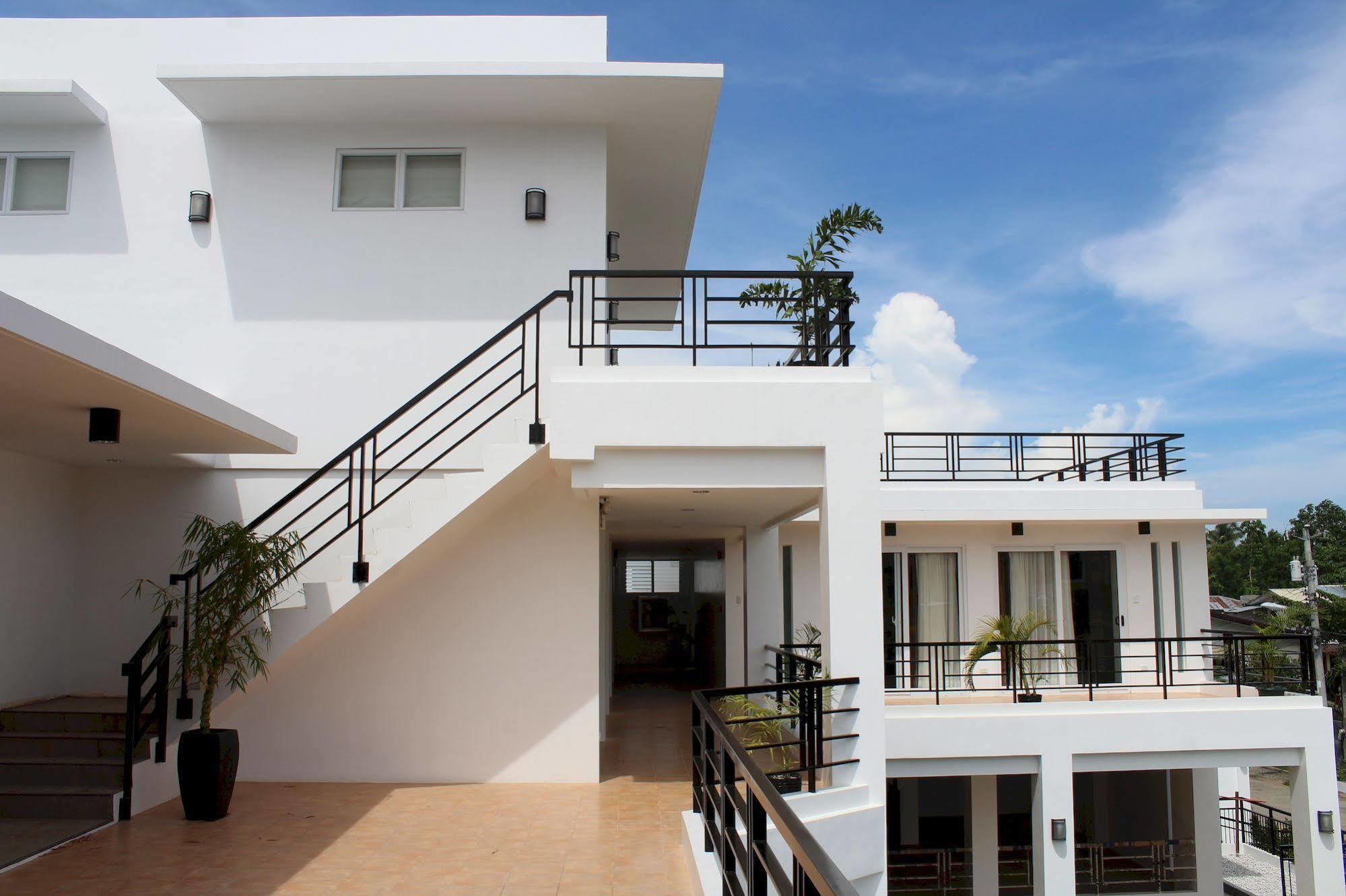 Be-Ing Suites Davao Stadt Exterior foto