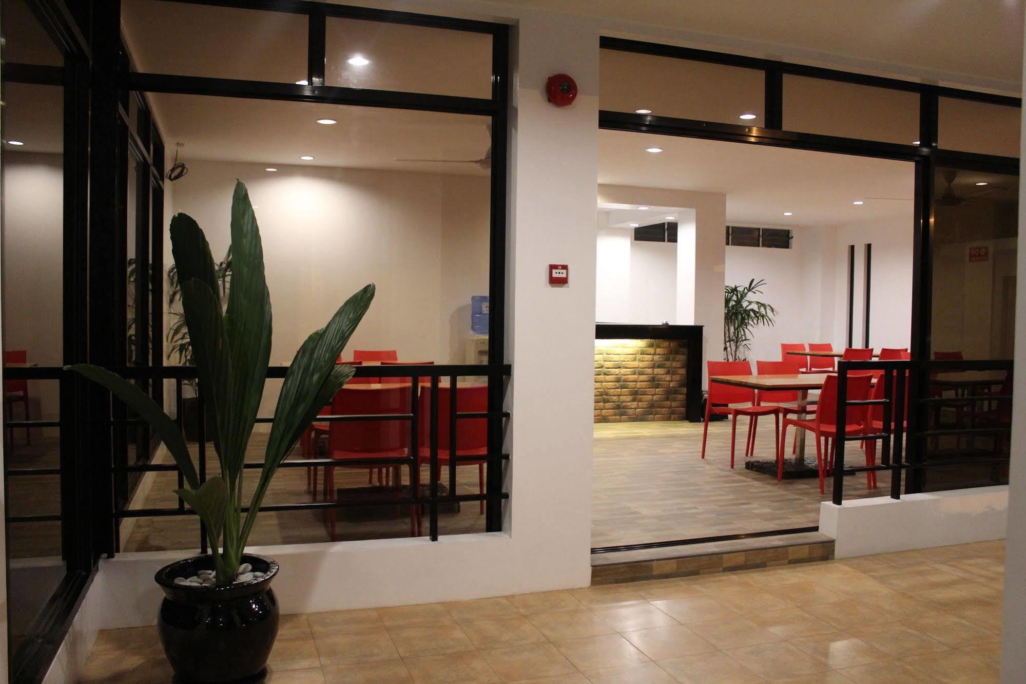 Be-Ing Suites Davao Stadt Exterior foto