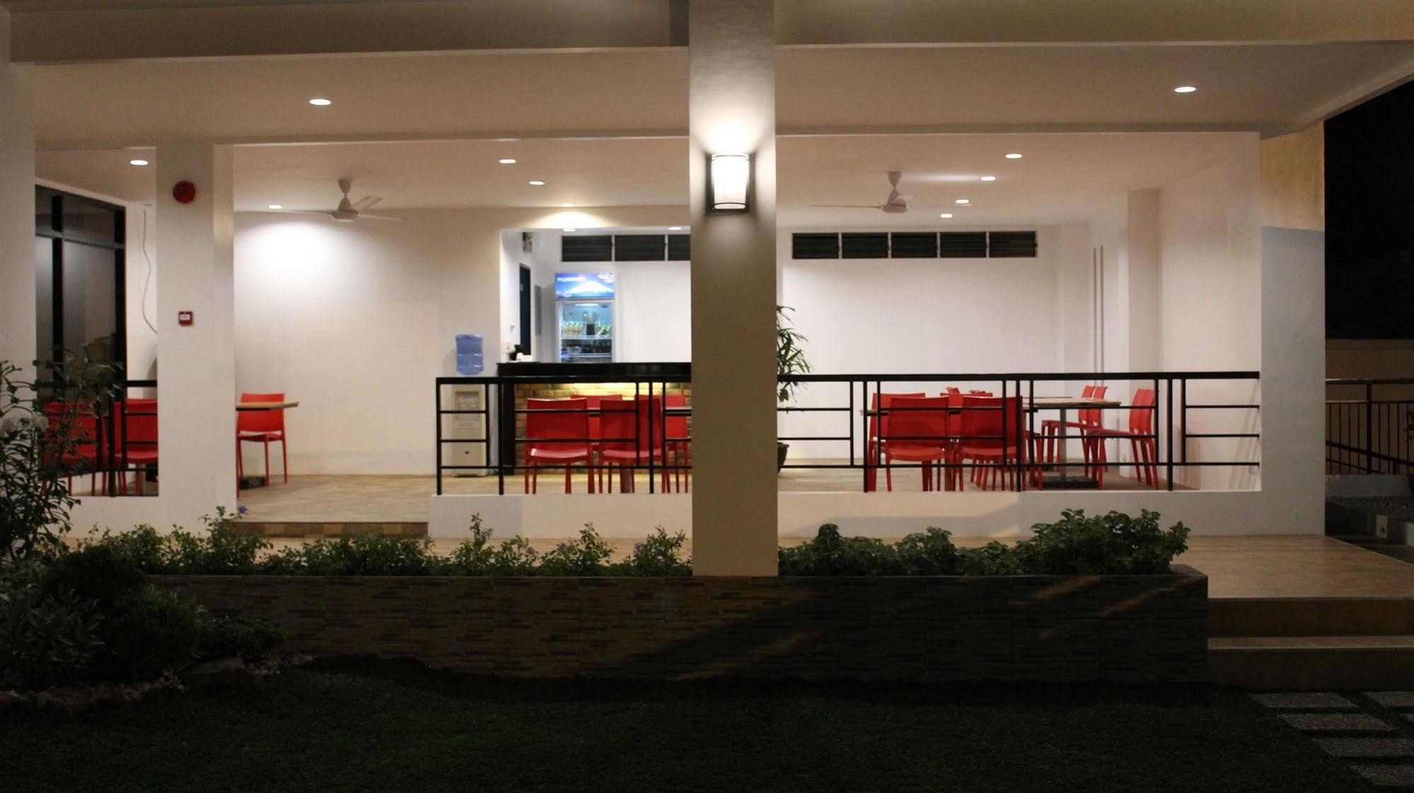 Be-Ing Suites Davao Stadt Exterior foto