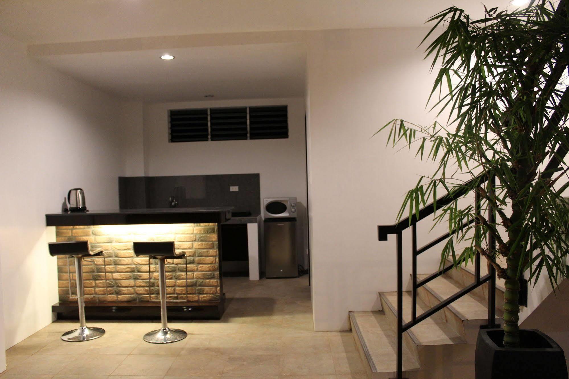 Be-Ing Suites Davao Stadt Exterior foto
