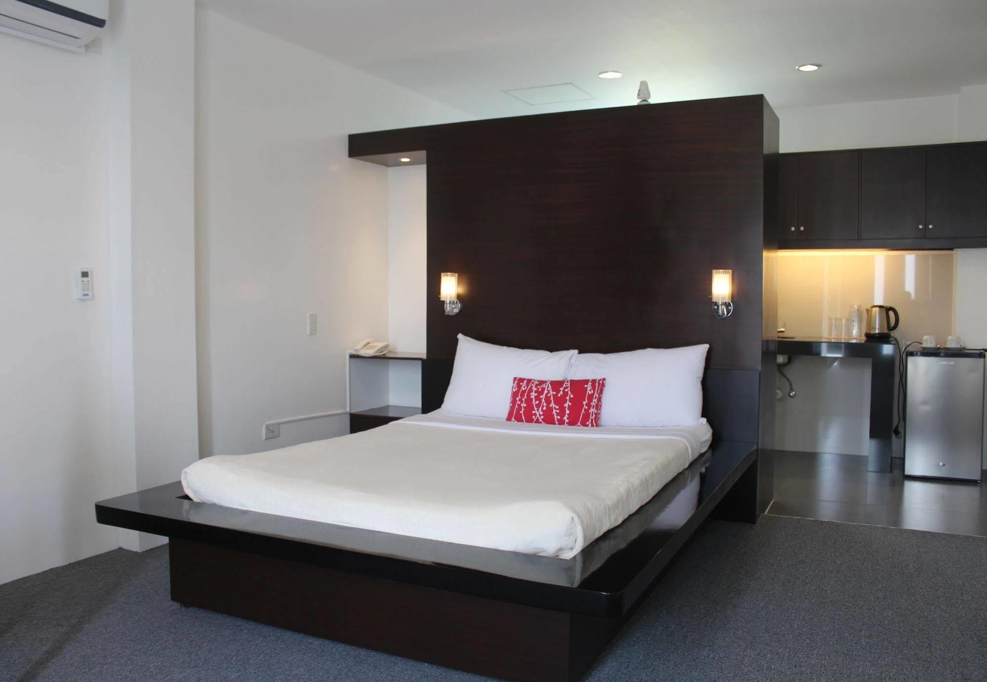 Be-Ing Suites Davao Stadt Exterior foto