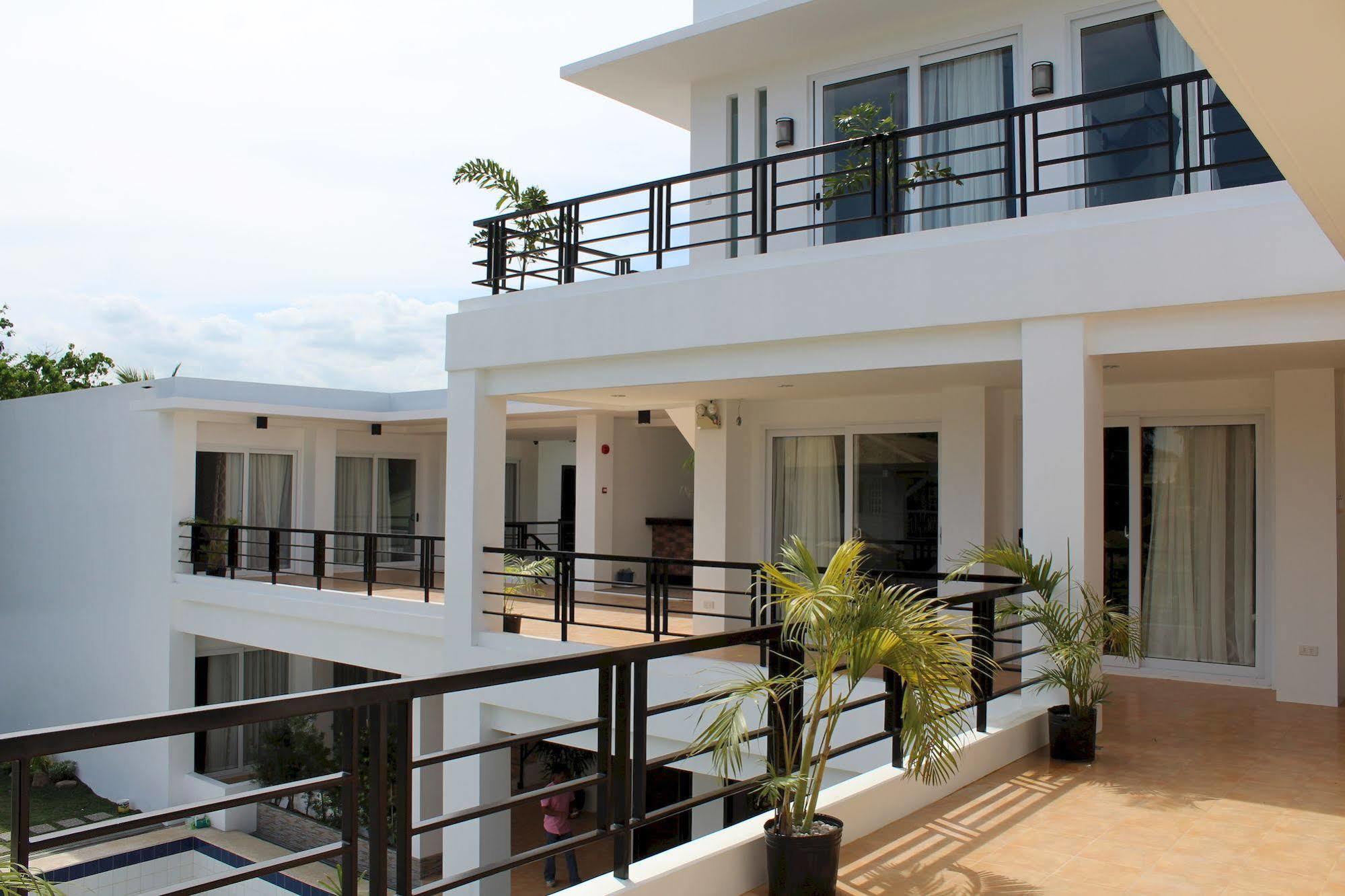 Be-Ing Suites Davao Stadt Exterior foto