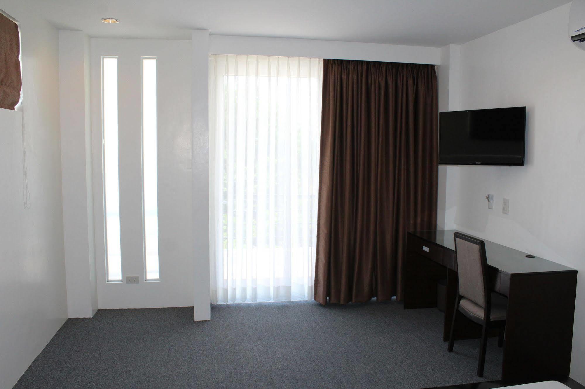 Be-Ing Suites Davao Stadt Exterior foto