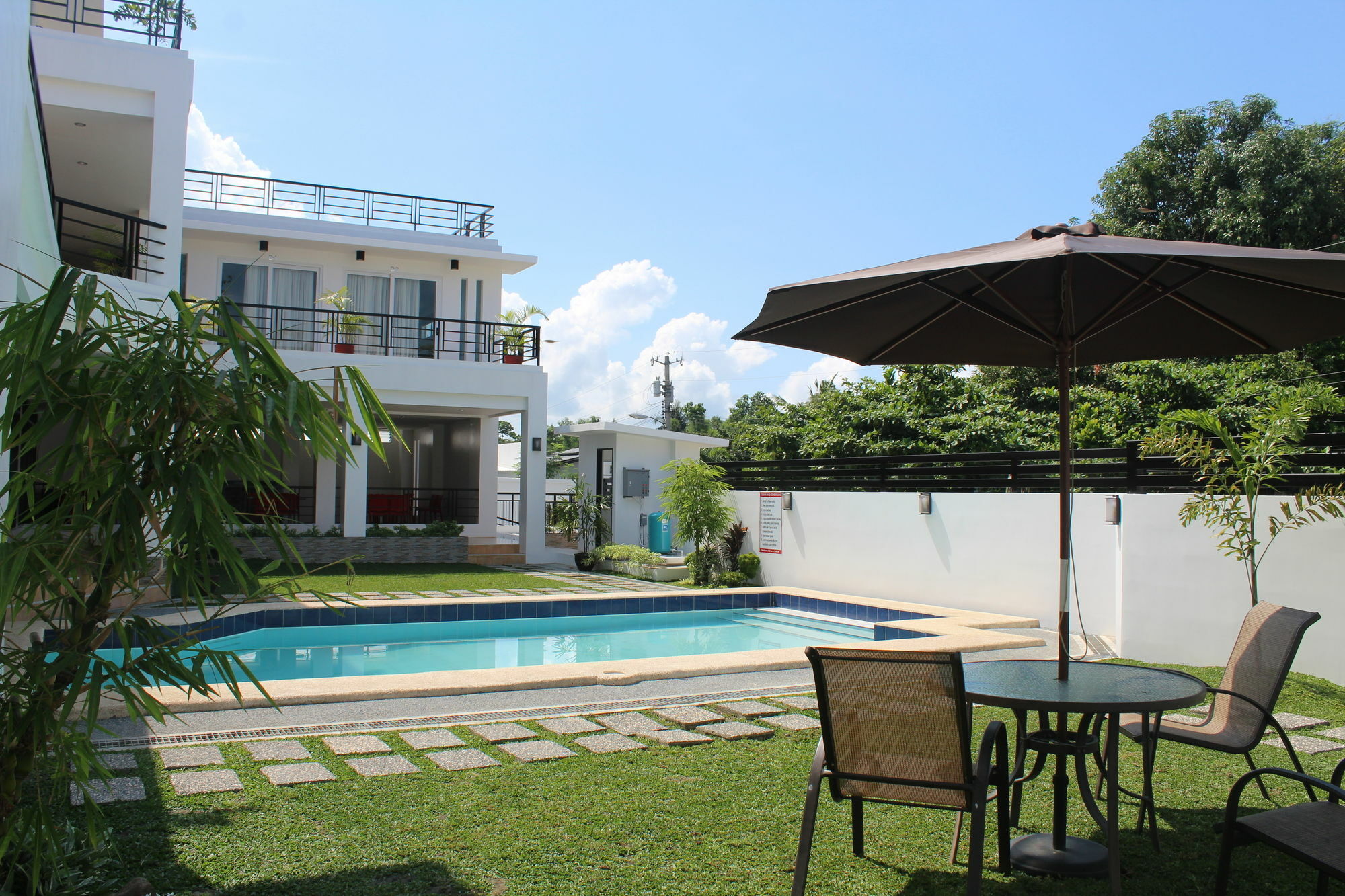 Be-Ing Suites Davao Stadt Exterior foto