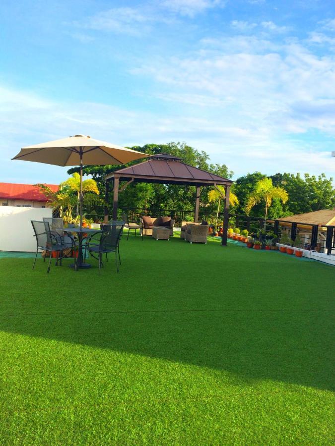 Be-Ing Suites Davao Stadt Exterior foto
